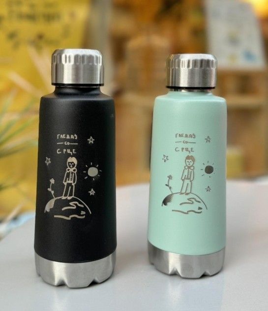 Термос со гравиран дизајн